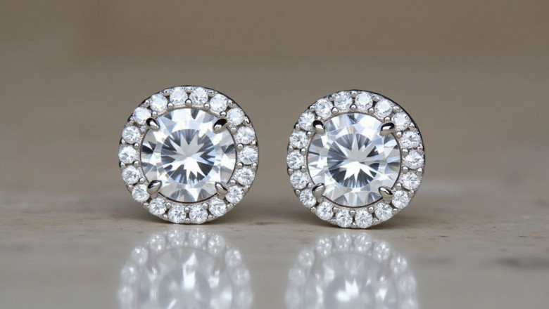 Halo vs. Solitaire: Which Lab-Grown Diamond Earring Style Is Right for You?