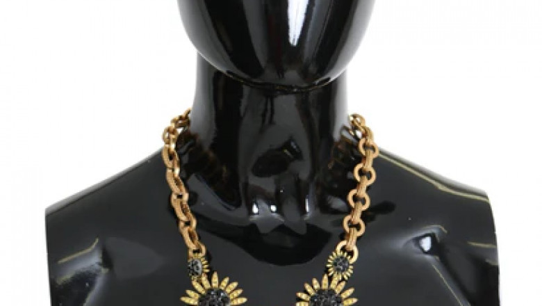 The Allure of Fashion Jewelry: Style, Expression, and Affordability